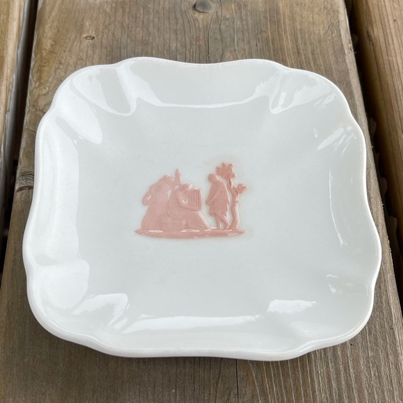 Wedgwood Pink on Cream Queensware Square Dish - Picture 3 of 8
